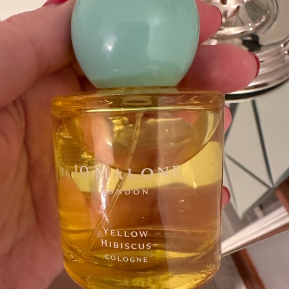 Completely Full Bottle of Jo Malone Yellow Hibiscus. - Picture 4 of 6